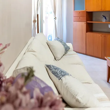 Chantal's House Apartman Latina