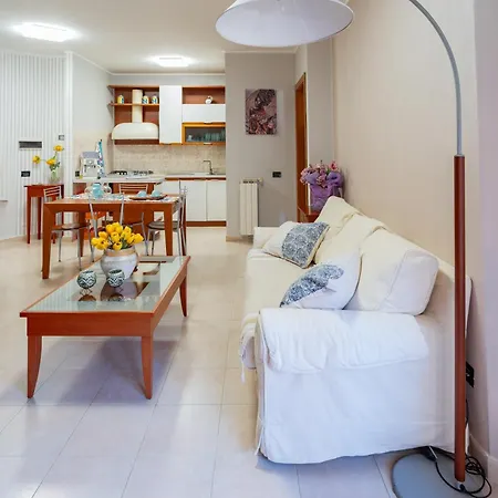 Chantal's House Apartman Latina