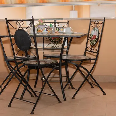 Chantal's House Apartmán *